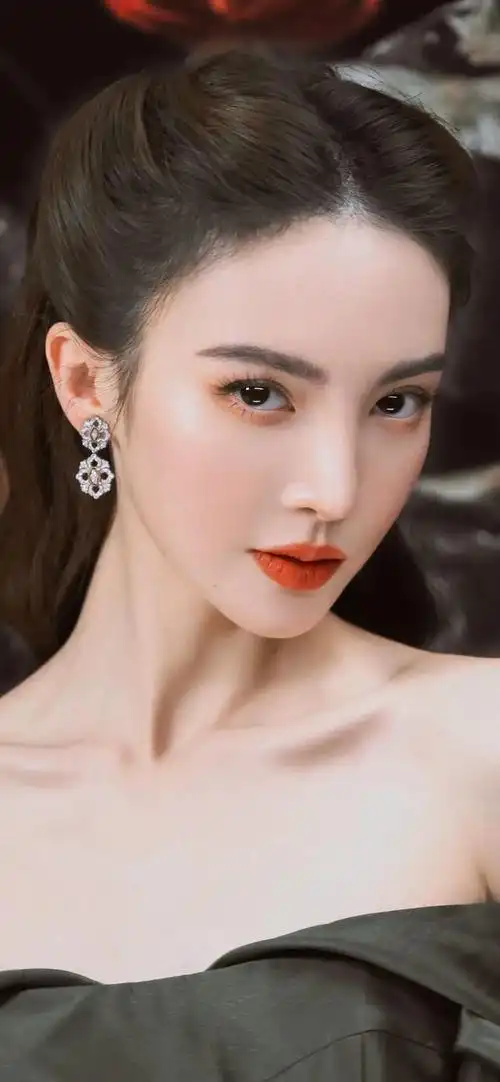 她就是被誉为"美女系列壁纸"的金晨.