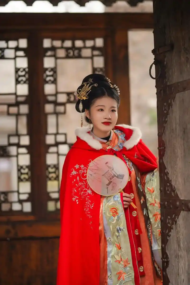 #汉服摄影 #汉服写真 #古风摄影 #汉服小姐姐 #人间烟火 - 抖音
