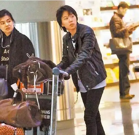 rebecca tsang个人资料照片:与窦靖童出柜热恋系乌龙