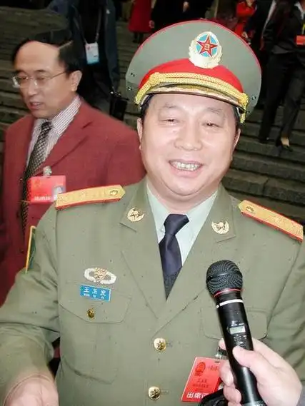 第二任:王玉发中将(1999年3月-2003年12月)熊自仁,1943年12月出生