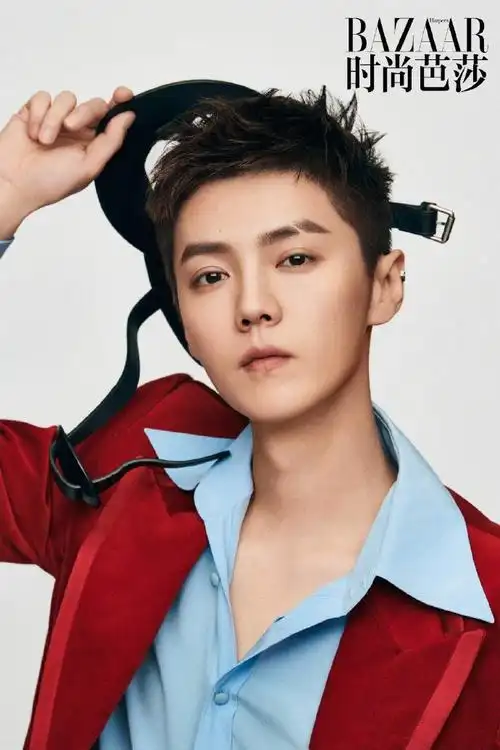 鹿晗超话第五次登封《时尚芭莎》的他身穿gucci 2021秋冬系列出镜