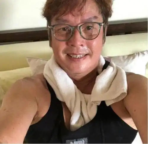 香港艺人的身体有多好?70岁谭咏麟,熬夜看球赛还能早起健身!