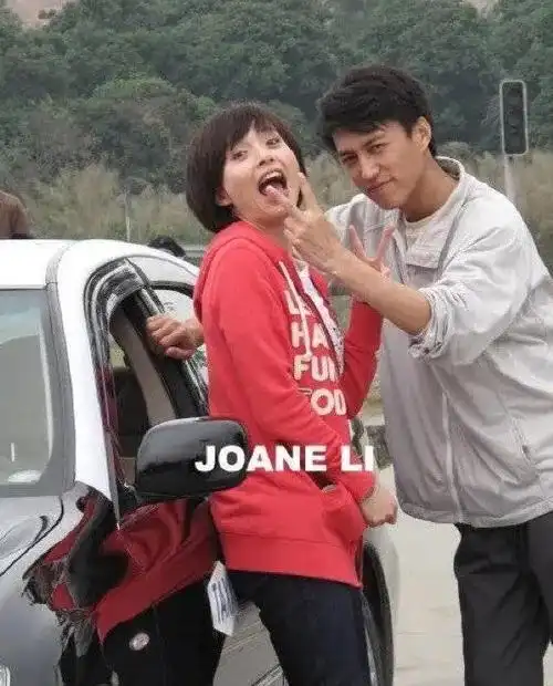 靳东参加两会他身份好厉害两套西装帅气儒雅领导范儿十足