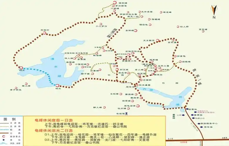 龟峰空气清新,树木葱郁,四周因山峰围绕,形成盆地气候,冬暖夏凉,加上