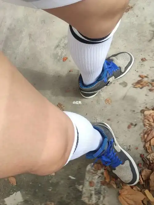 运动球袜一定要选纯棉系列,穿着舒服跑的快,配上aj你就是球场上最靓的