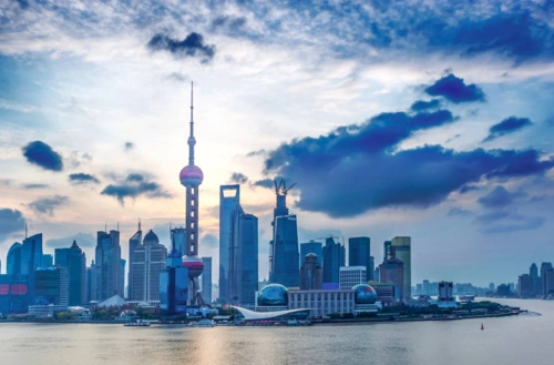 来上海标志东方明珠,感受一下只属于这里的独特魅力吧!