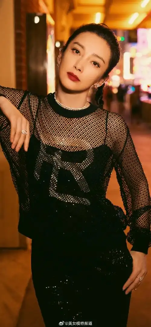 李冰冰全新秋日浪漫街拍