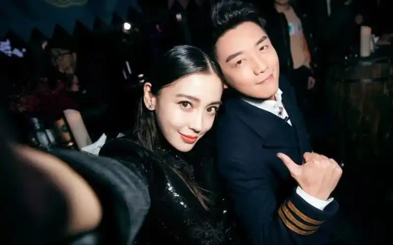 用餐的照片,即便郑凯和苗苗结婚之后,依然有不少观众惦记着他们:杨颖