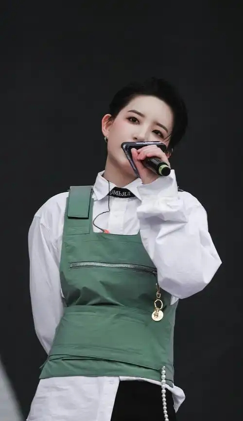 简介:李斯丹妮粉丝嘉年华高清图片,分享一组李斯丹妮图片给大家,图中