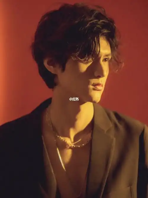 听说帅的人都有女朋友画胸肌的