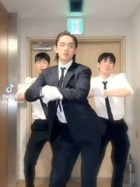 黄旭熙跳晚安大小姐##晚安大小姐cha