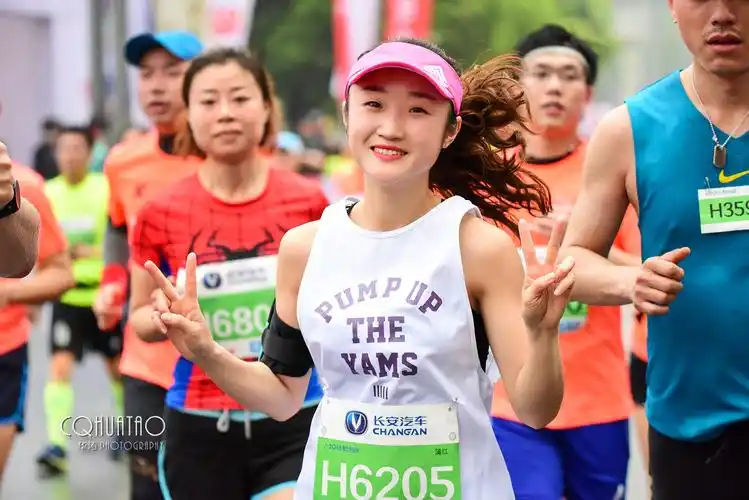 2018重庆国际马拉松跑者美女如云南滨路上靓丽风景线海量图集