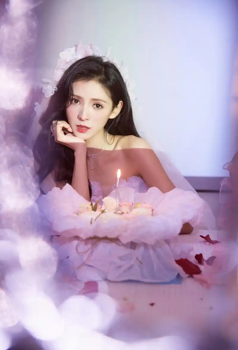 #张予曦#  这组照片好好看～当然人也很美～