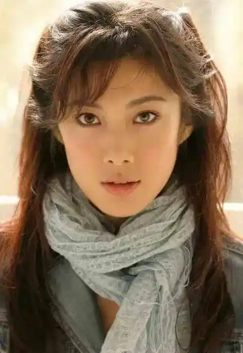 她当年红的发紫,曾被称为"女版于震",出道19年零绯闻,今如何_王珂