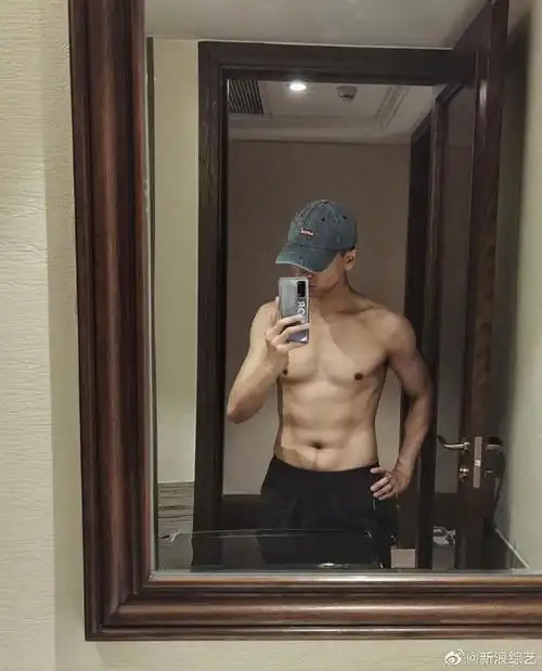 #李现给腹肌打码##李现腹肌#