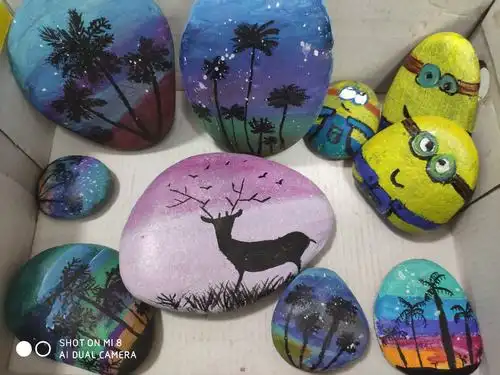 白元二小石头画社团学期作品展示——在不起眼的鹅卵石上涂抹浓情诗意