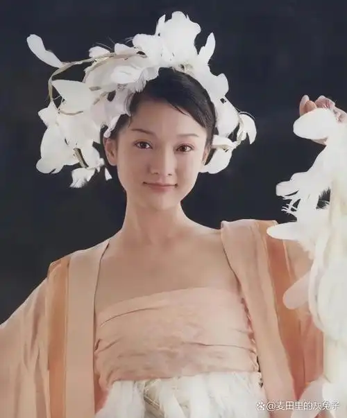 周迅当时26岁,演16岁的太平公主毫无违和之处,一颦一笑都是灵动,是我