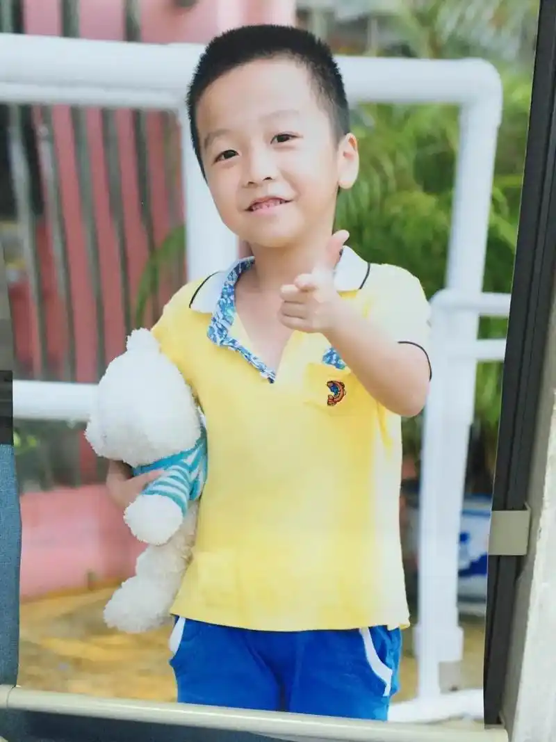 发一张小时候的照片