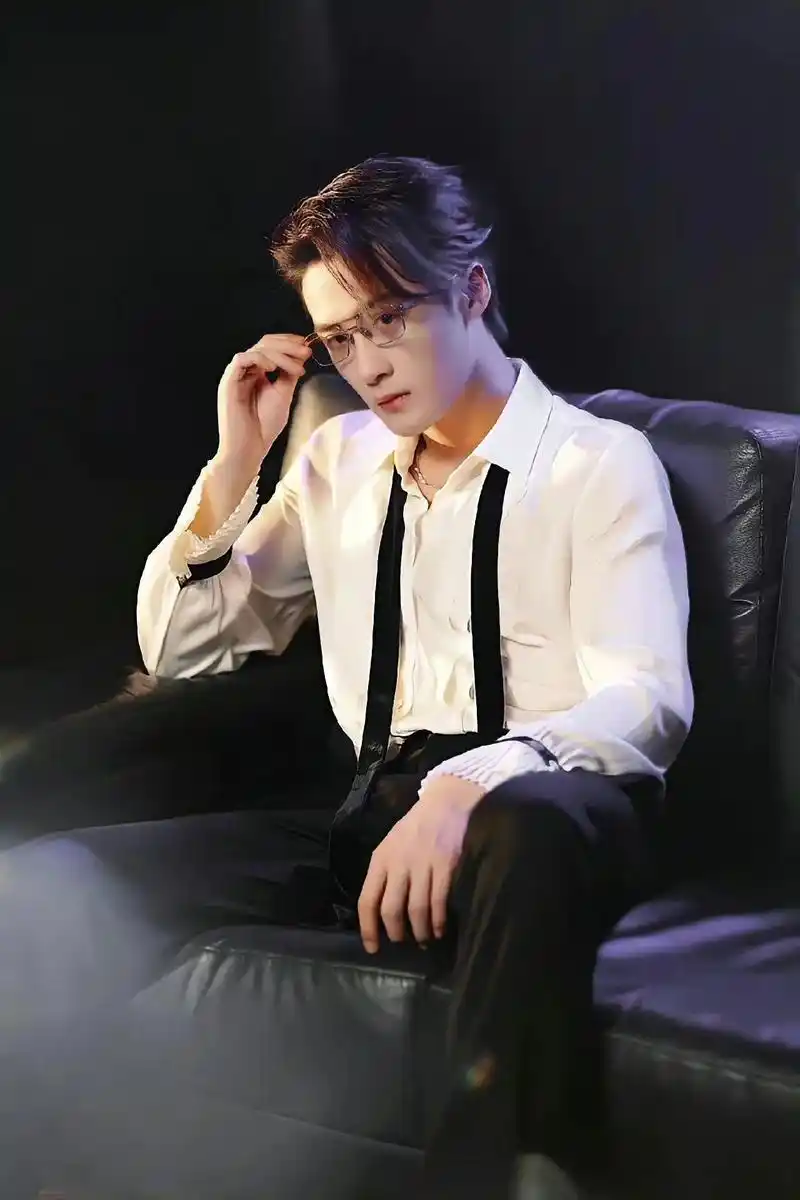 内娱男明星的眼镜杀#檀健次罗云熙 - 抖音