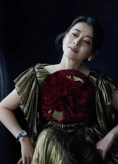 演员梅婷:离婚后很幸运,再婚嫁摄影师,如今一家四口其乐融融