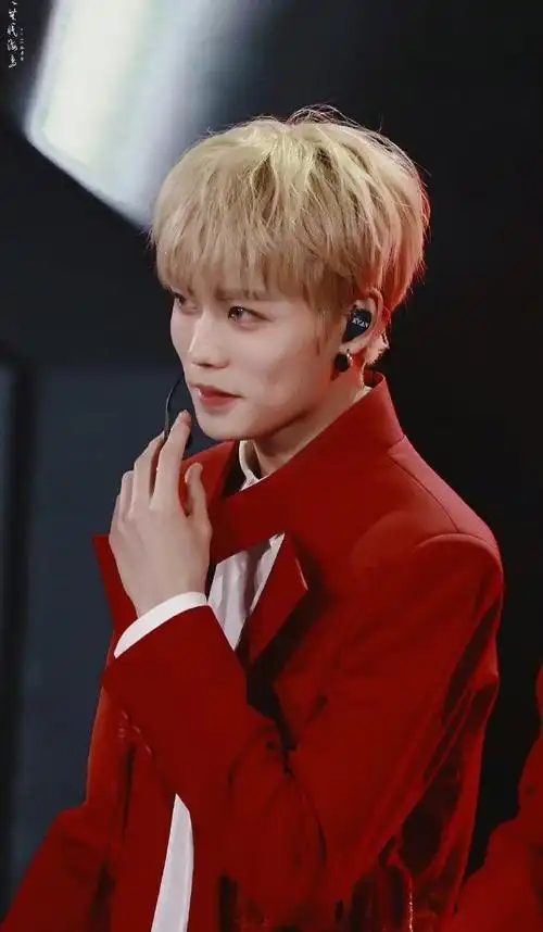 内娱明星神仙发色#林彦俊绝美发色合集～任何发色都能完美驾驭沉自谮