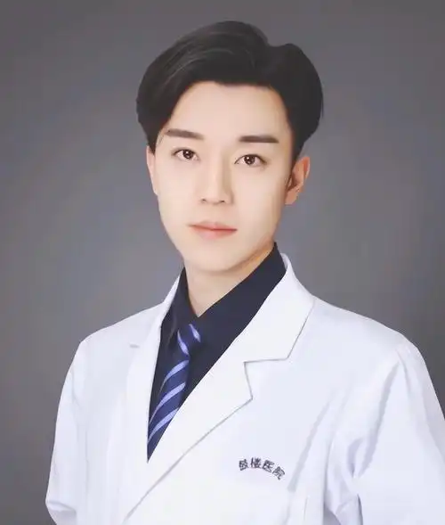 中国最帅医生徐烨,17岁上高校25岁成博士,颜值太高也有烦恼?