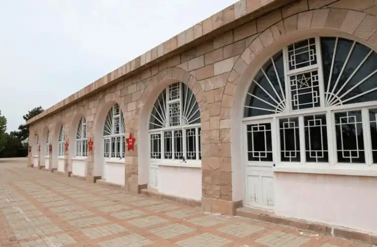 秋日的关向应纪念馆