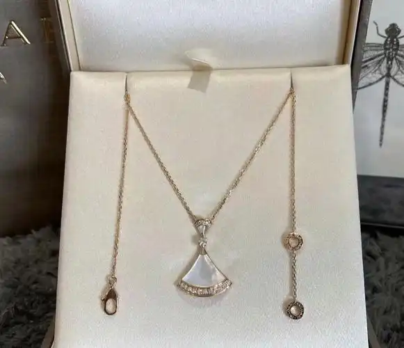 6767宝格丽边钻白扇子项链大号新年礼物