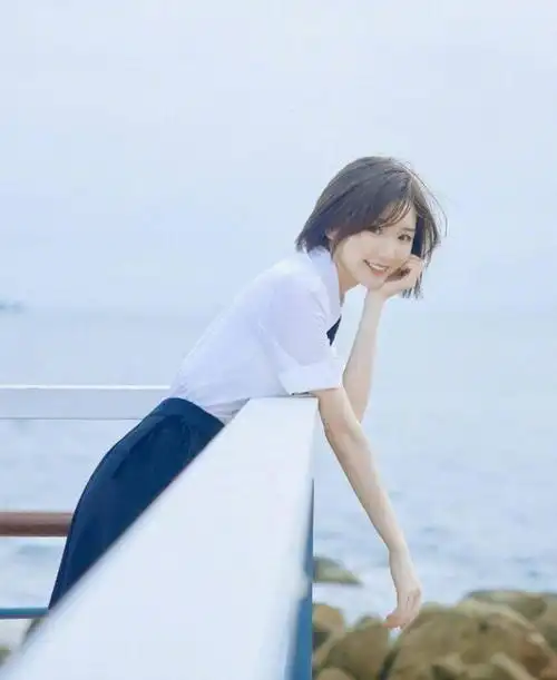 毛晓彤穿黑丝袜jk短裙 尽显甜美气质灵动可爱又爽朗爱了