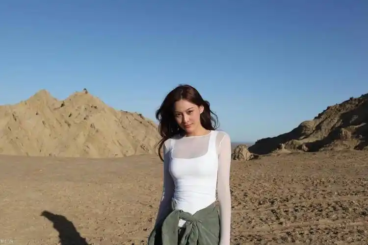 曾经"黑历史女王"张馨予,如今遇真爱绽放幸福,翻红成璀璨明星_吴卓羲