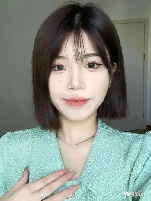 款潮短发,减龄瘦脸堪比整形,换发型前看看吧(圆脸适合的短款卷发发型)