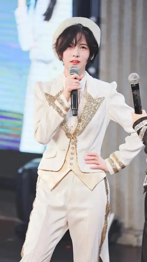 观秀组周末安利有感赵粤短发多图预警