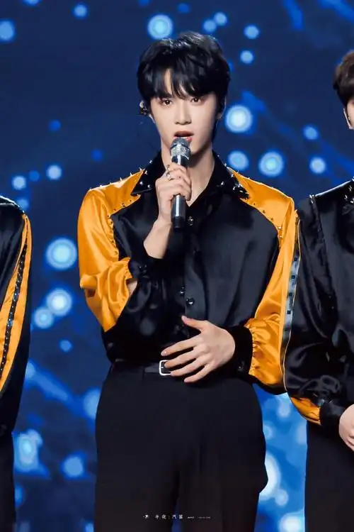 刘耀文东方卫视跨年晚会##刘耀文理想之途舞台直拍