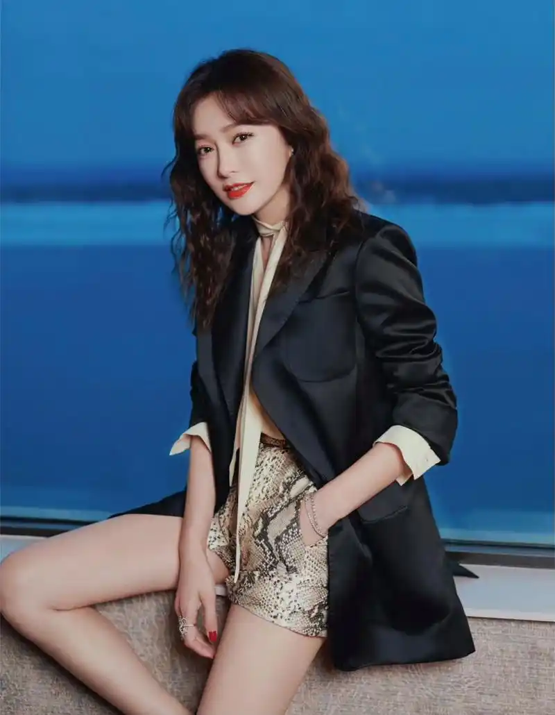 秦岚一字带高跟鞋[色][色] #秦岚