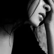 留着泪的脸伤感女生