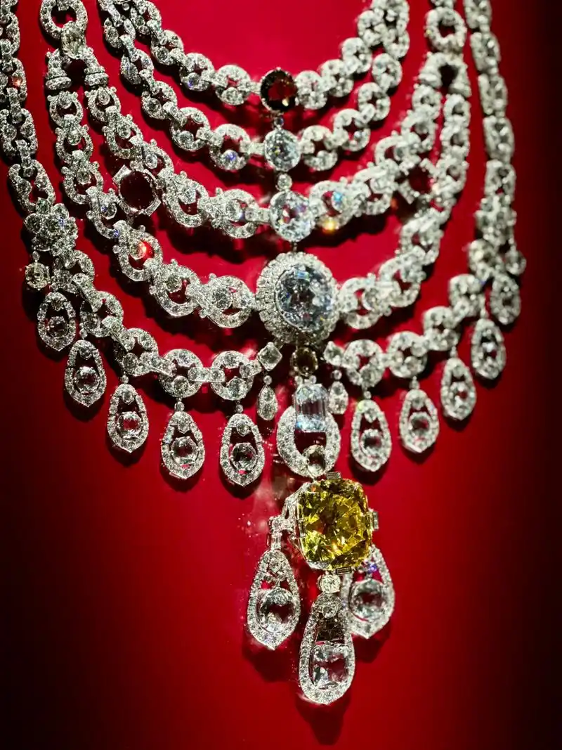 9396香港故宫 卡地亚珠宝展 今天来看预展,很美 bad girls go