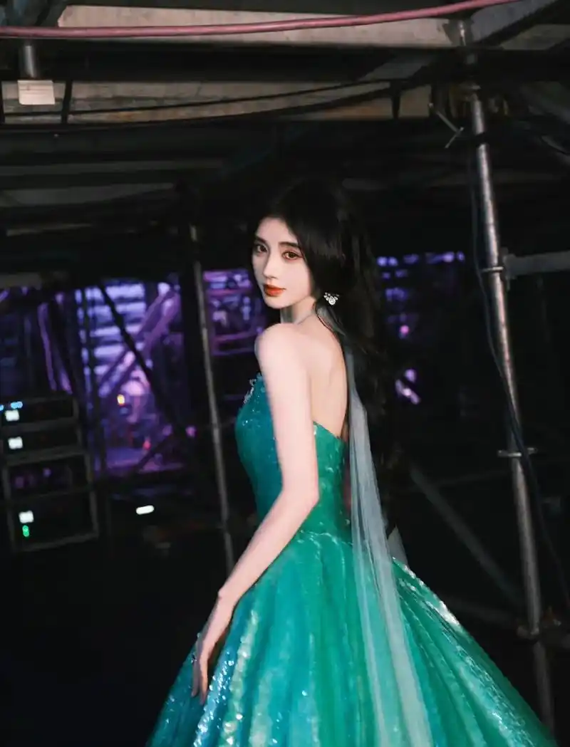 我的公主殿下#鞠婧祎 #鞠婧祎绿色波光公主裙 #礼服 #公主 - 抖音