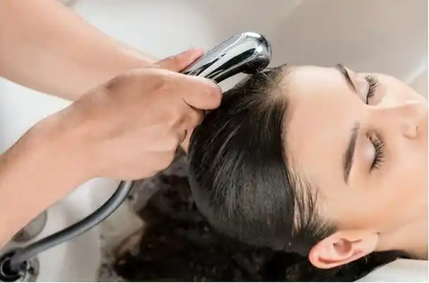 每天早上起床,洗完头发,感觉清爽舒适.