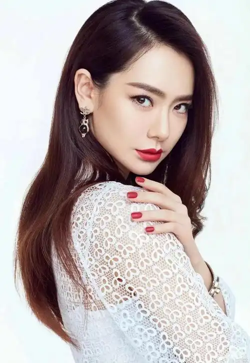 女演员戚薇的个人资料简介(戚薇个人资料简介)