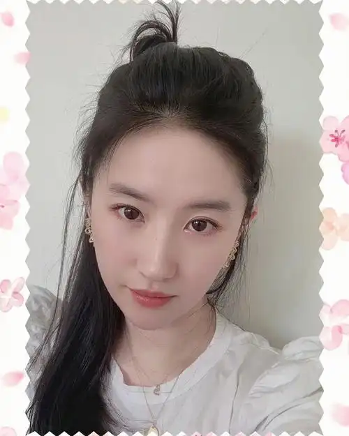 刘亦菲 姐姐的素颜自拍放眼圈内是什么水平__财经头条