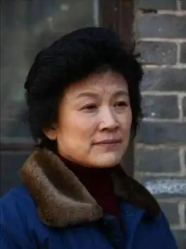 著名演员宋春丽:与丈夫孙维熙相濡以沫44年,当奶奶的年纪当妈妈_父亲