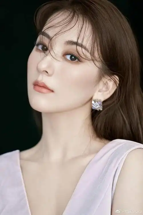 郭富城娇妻方媛晒美艳写真雪肤玉貌惊鸿一瞥太美了