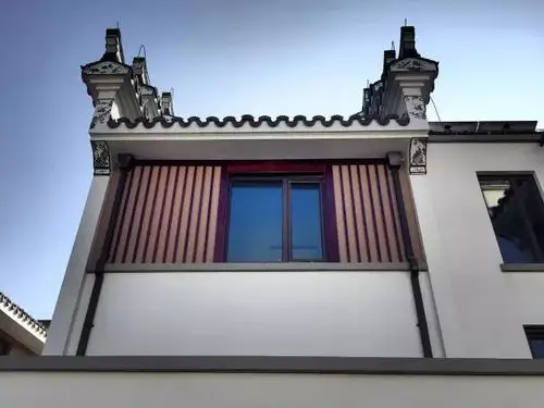 民居窗,人字线,直屋脊,披檐窗,粉黛色,戗板墙,马头墙,无论是颜色还是