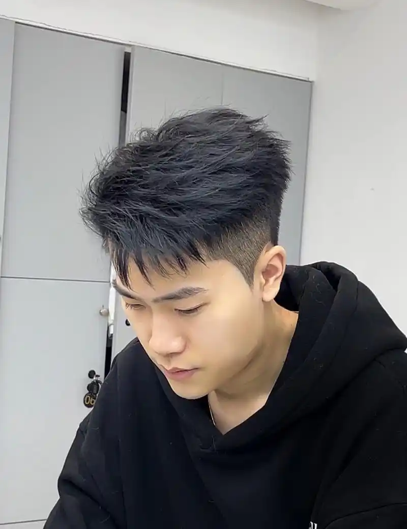 短款王嘉尔 三七分发型谁剪谁帅 本人原创作品