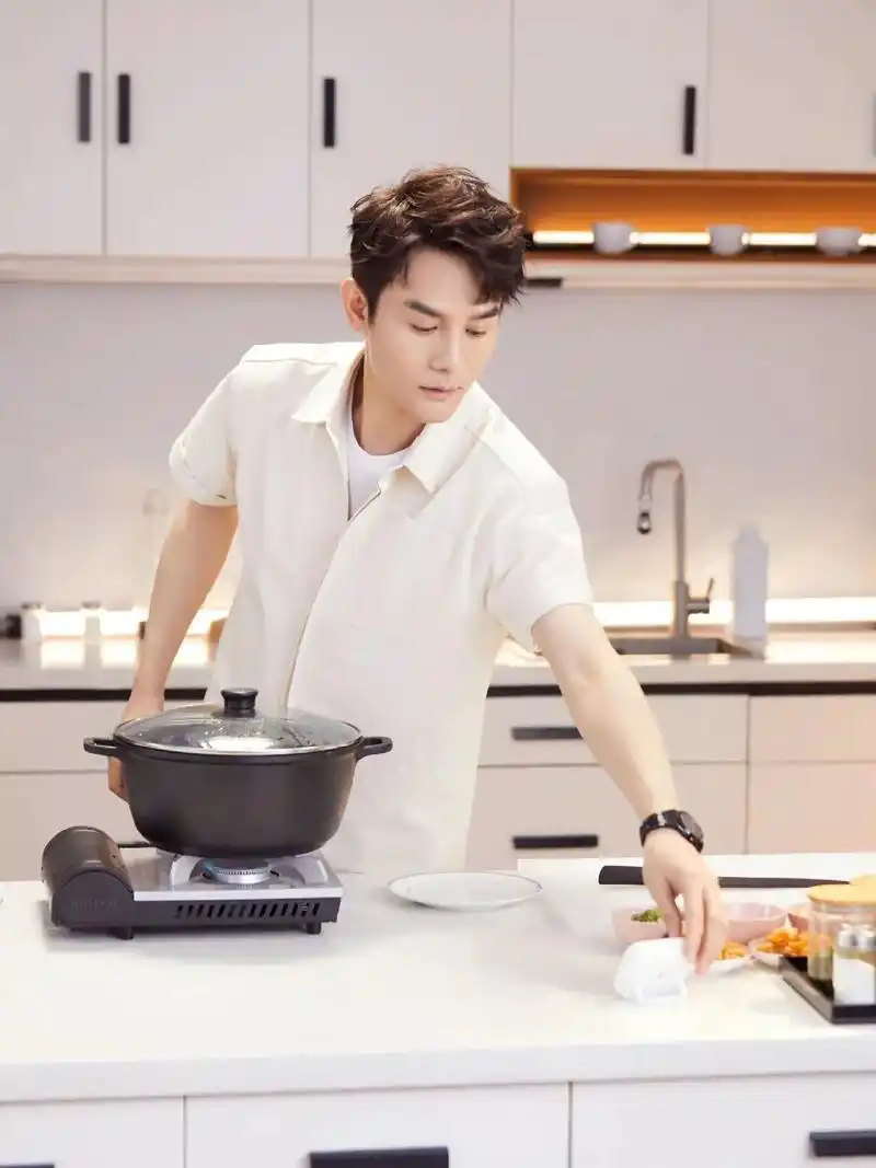 男明星的日常 #王凯 #向全世界安利 男明星和他素人女友的 - 抖音