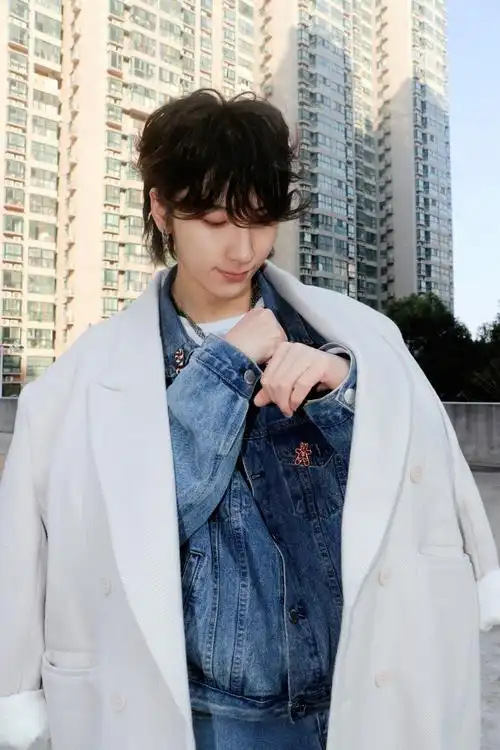 王广允超话快来发帖宠粉#许个星愿#  01平安7015