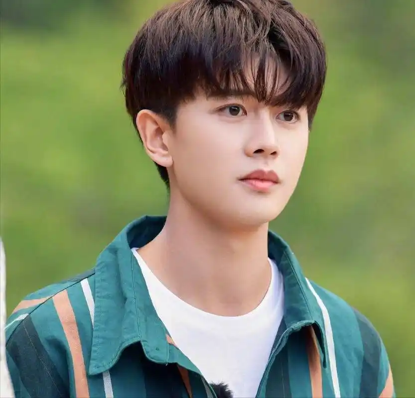 回顾任嘉伦即使一辈子不红我也不会抛弃陪伴了我11年的妻子聂欢