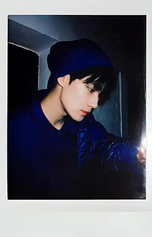 张真源冬日棒球服大片,果然冬日还是要看我们大学生张哥!