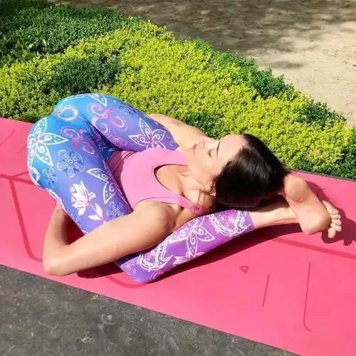 每天5个瑜伽动作练习打造纤薄美背让你优雅变身