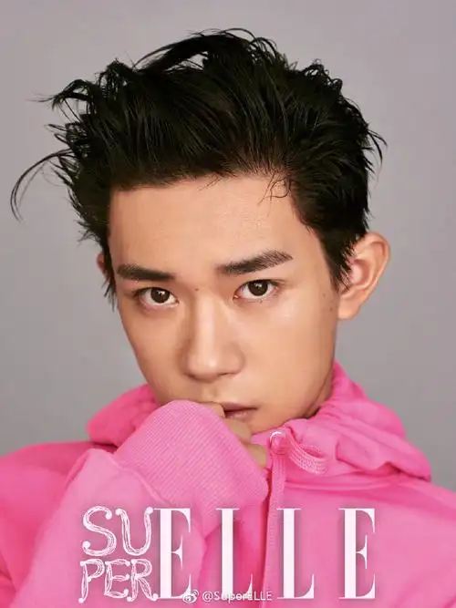 17岁在这封杂志采访里说:"我还是按我易烊千玺自己的样子在慢慢长大